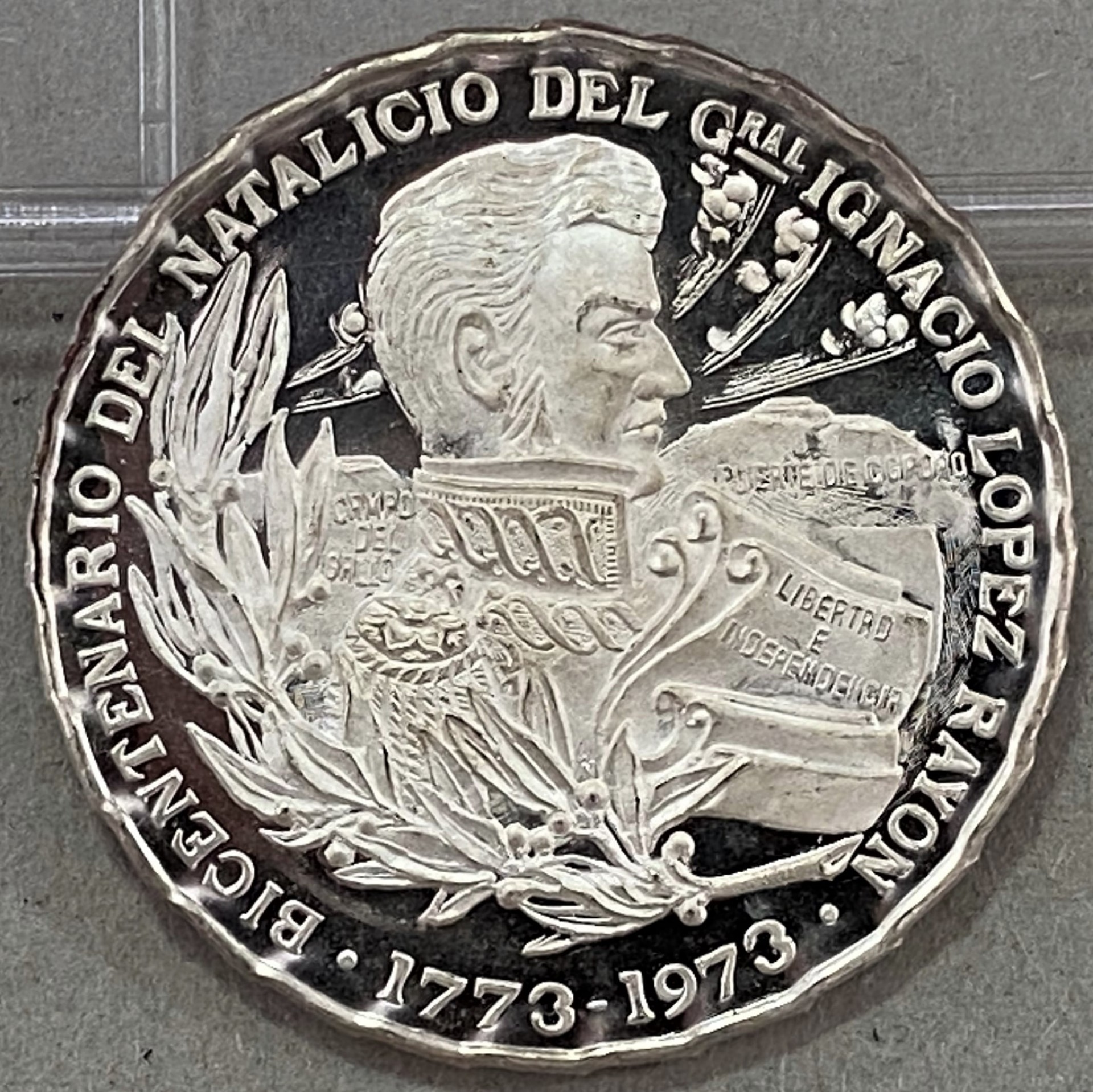 KM# 408Bicentenario del Natalicio del Gral. I. López Rayón 1973 Mo. .6 - $1 Peso 1872 OA E. 