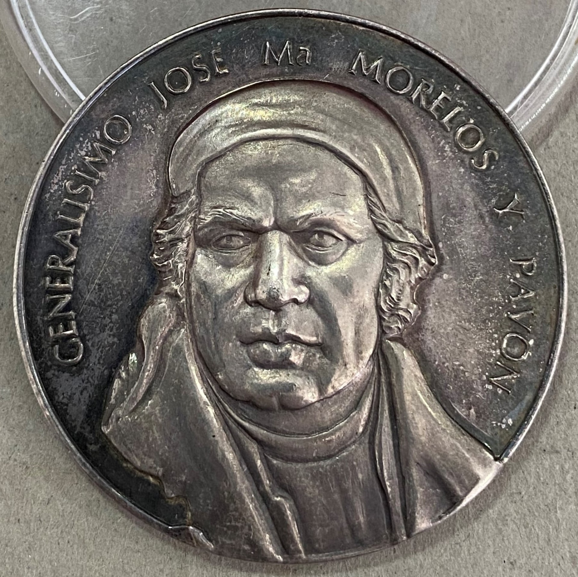 Grove 854a - 150° Aniversario de la Constitución 1964. AU. Emisión de Centro Numismático, patinada.